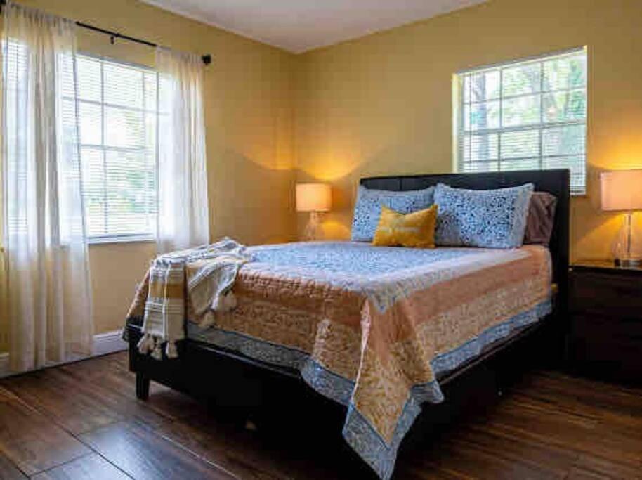 3bdr2bath In Close To Tampa, 20 Min To Stadium, Airport Lutz